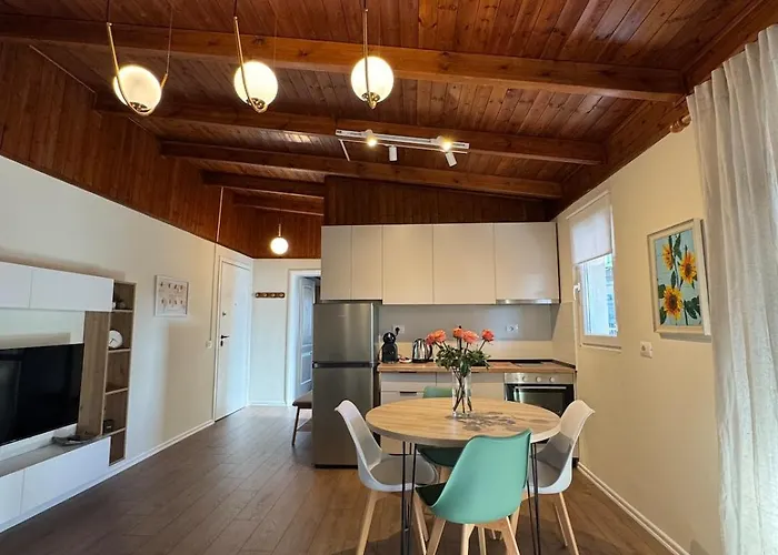 Ados Loft Center ティラナ